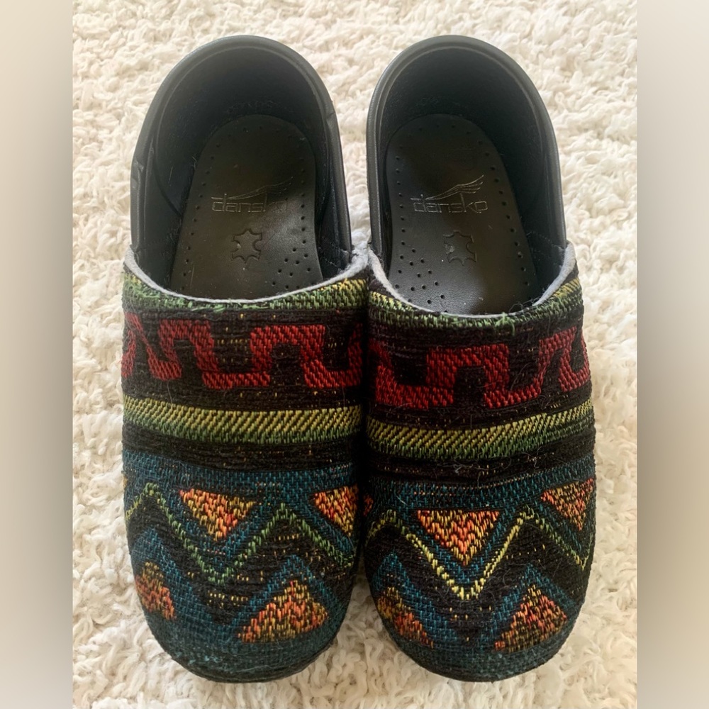 Dansko shoe 36 tapestry black embroidered aztec euc vibrant cleaned professional